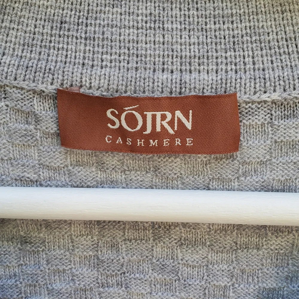 Sojrn Cashmere Gray 100%-Merino Wool Collared Sweater